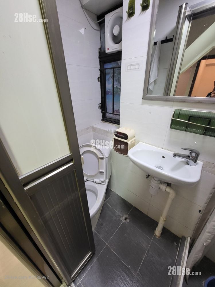 bathroom: Village Rental 2 Bedrooms , 1 Bathroom 350 ft²