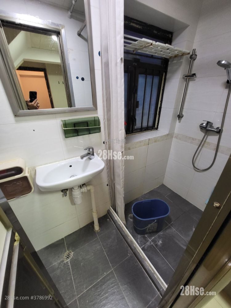 bathroom: Village Rental 2 Bedrooms , 1 Bathroom 350 ft²
