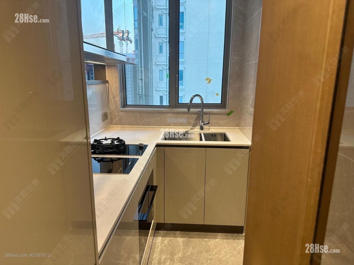 Grand Mayfair  Rental 679 ft²