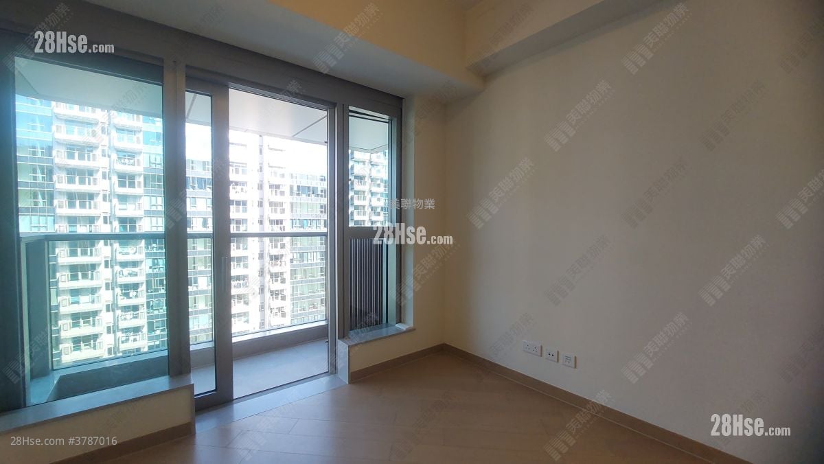 Grand Mayfair  Rental 768 ft²