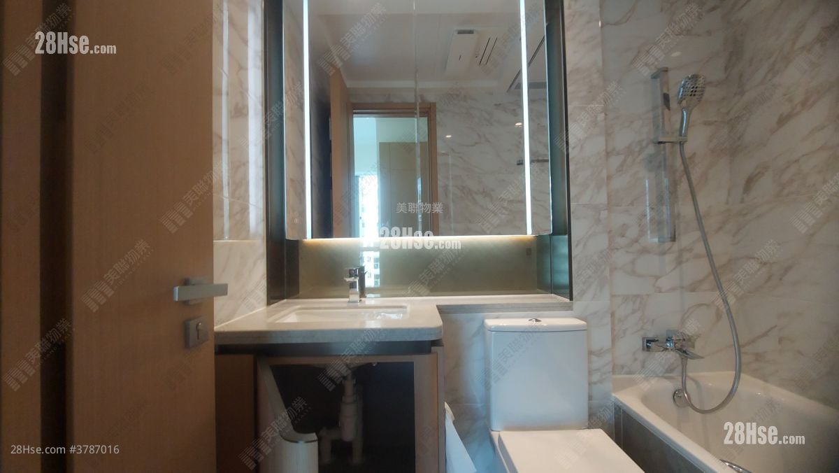 Grand Mayfair  Rental 768 ft²