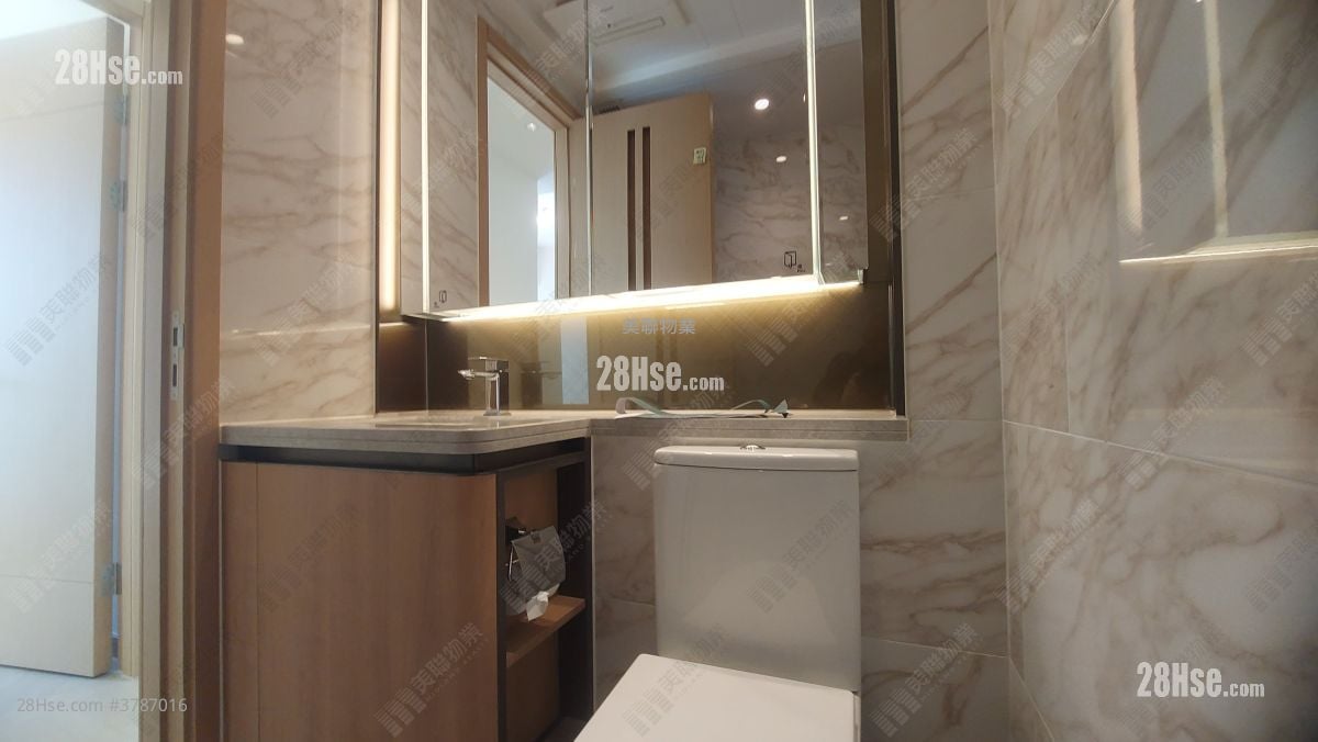 Grand Mayfair  Rental 768 ft²