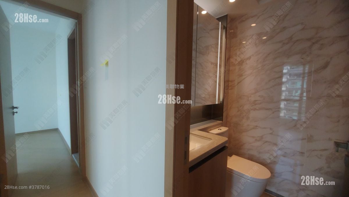 Grand Mayfair  Rental 768 ft²