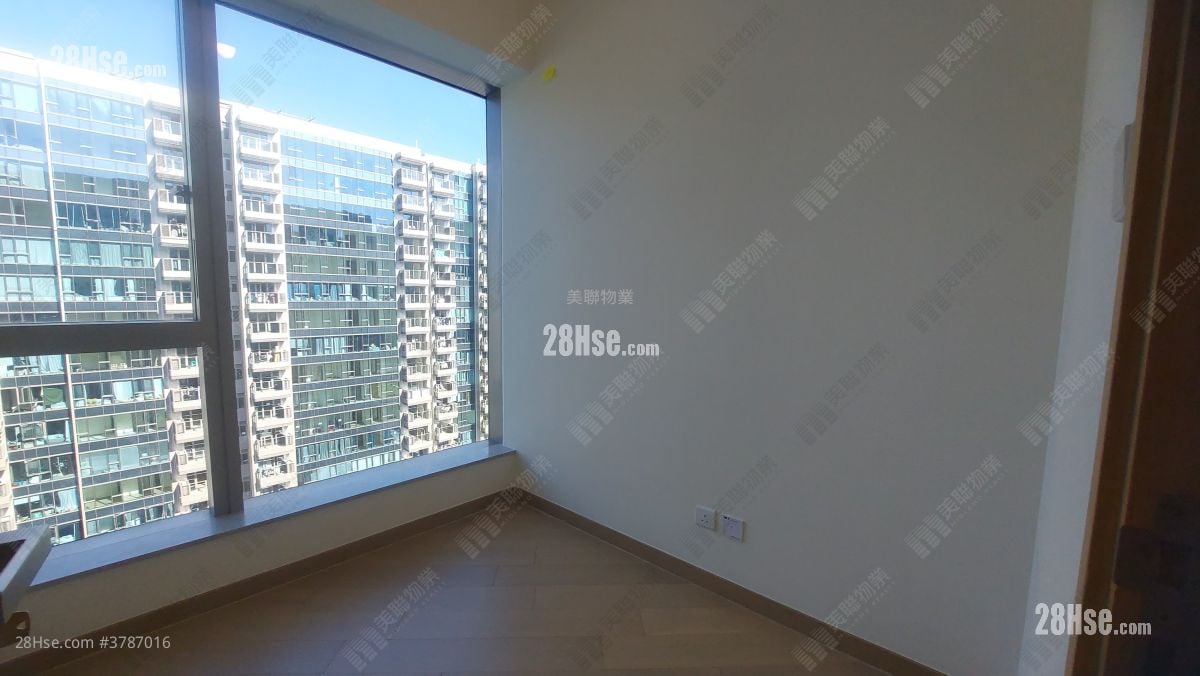 Grand Mayfair  Rental 768 ft²