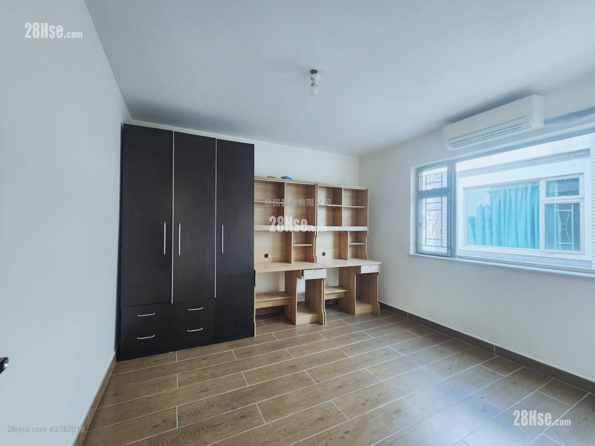 Village Rental 5+ Bedrooms , 3 Bathrooms 2,100 ft²