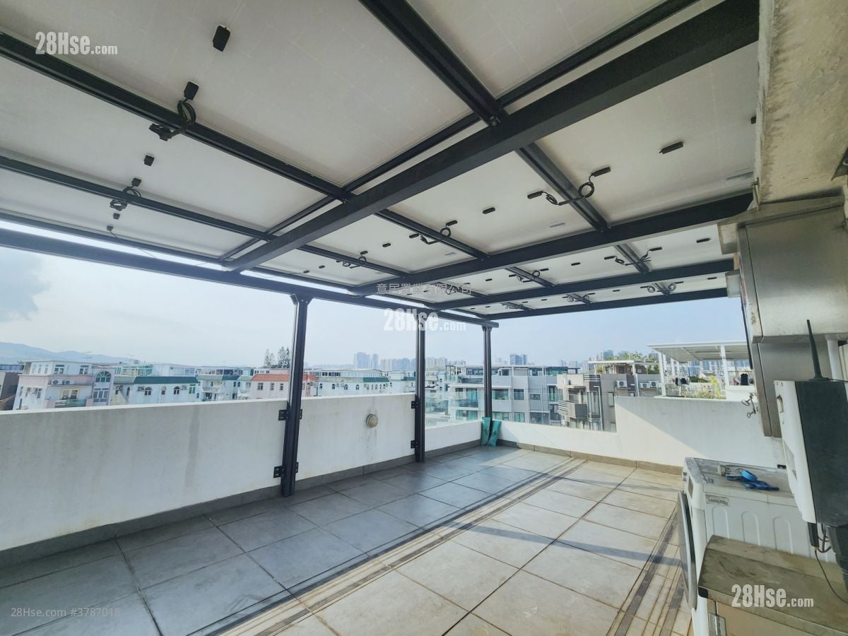 Village Rental 5+ Bedrooms , 3 Bathrooms 2,100 ft²