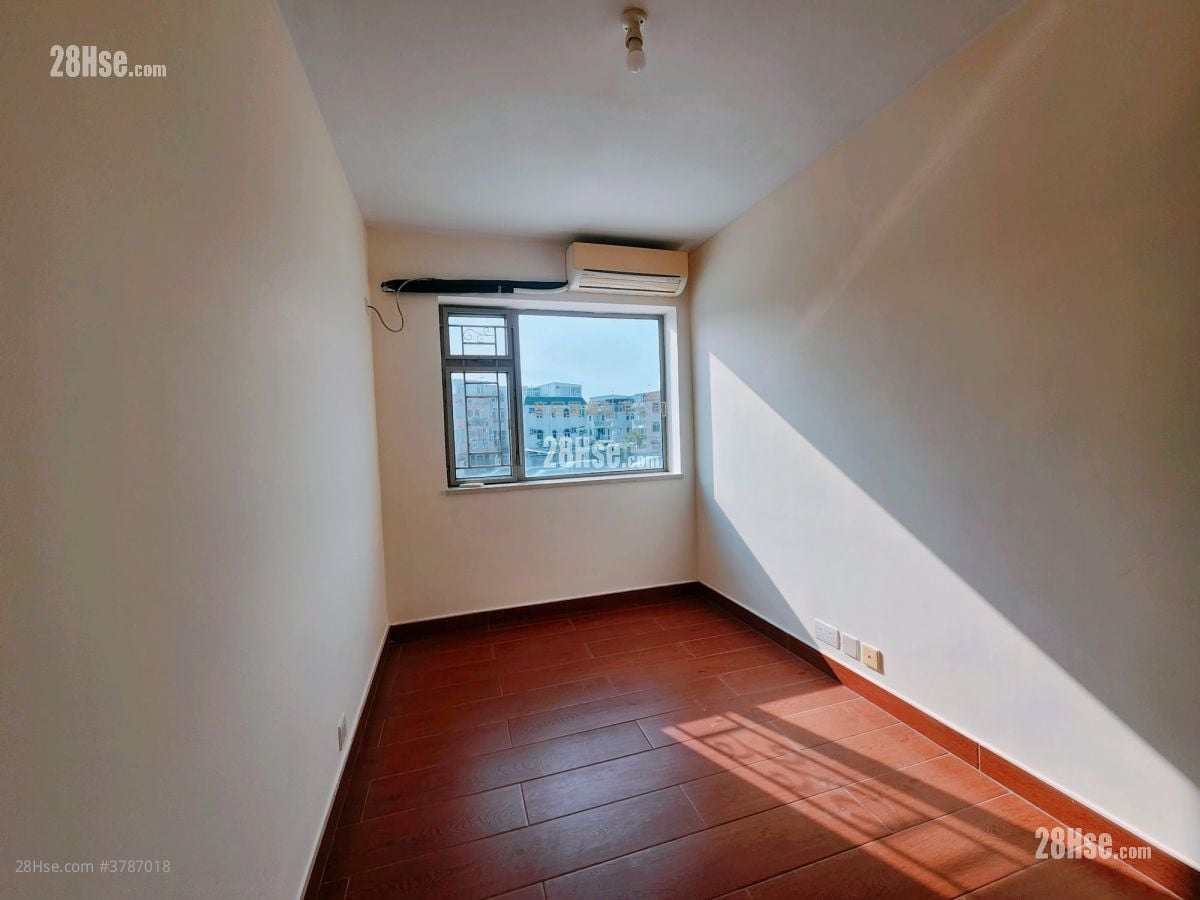 Village Rental 5+ Bedrooms , 3 Bathrooms 2,100 ft²