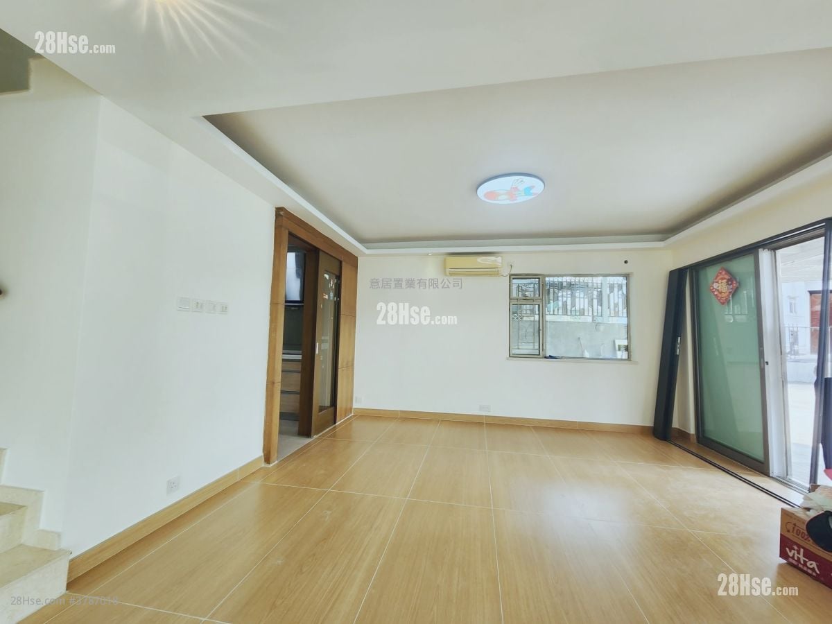 Village Rental 5+ Bedrooms , 3 Bathrooms 2,100 ft²