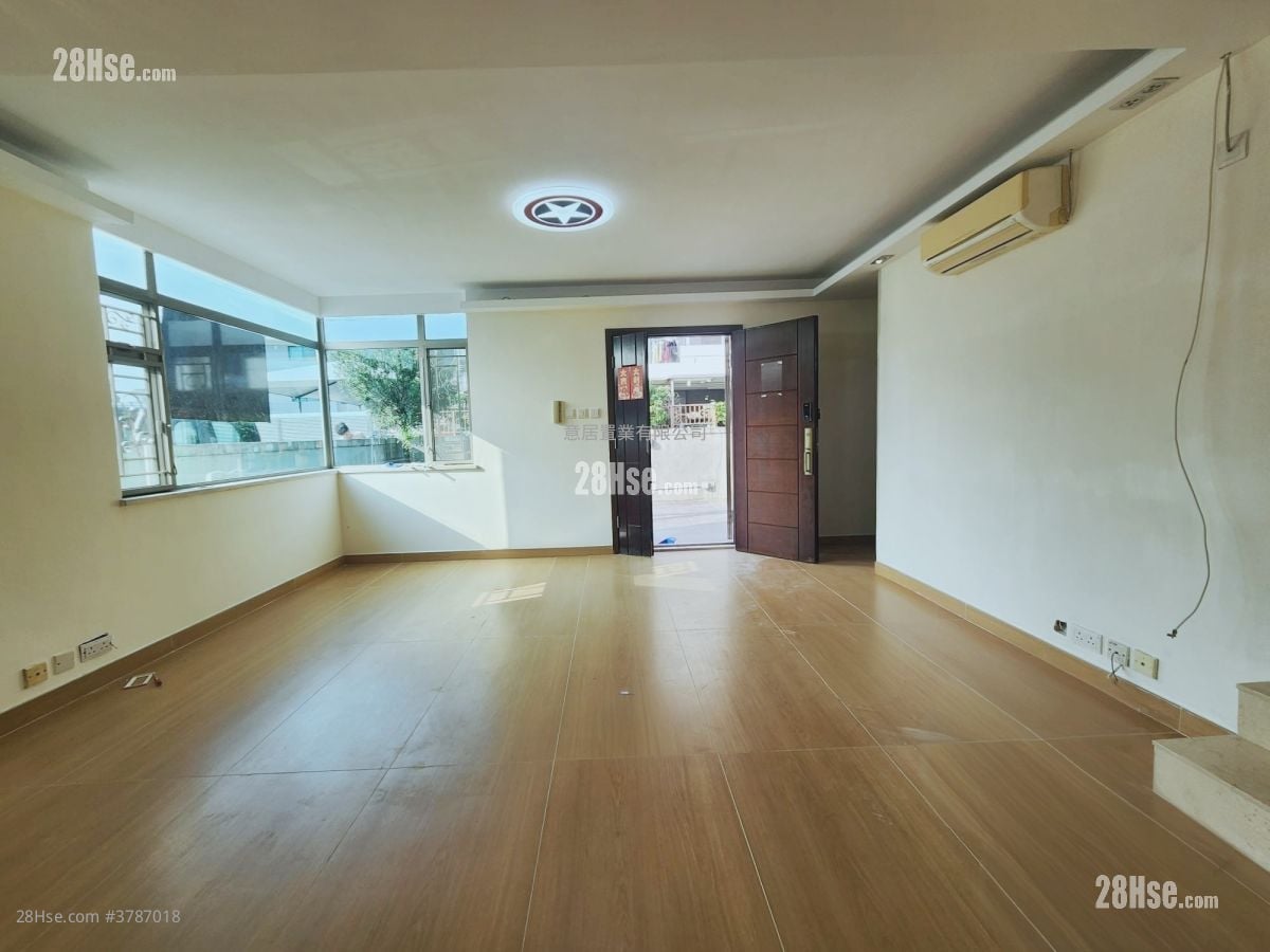 Village Rental 5+ Bedrooms , 3 Bathrooms 2,100 ft²