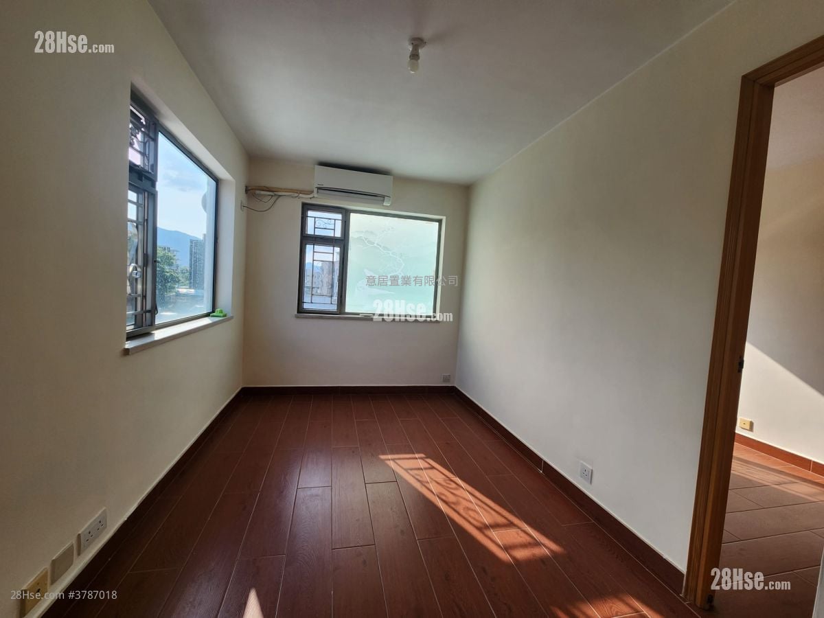 Village Rental 5+ Bedrooms , 3 Bathrooms 2,100 ft²