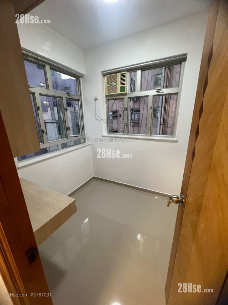 唐楼 售盘 2 房 , 1 浴室 329 平方尺