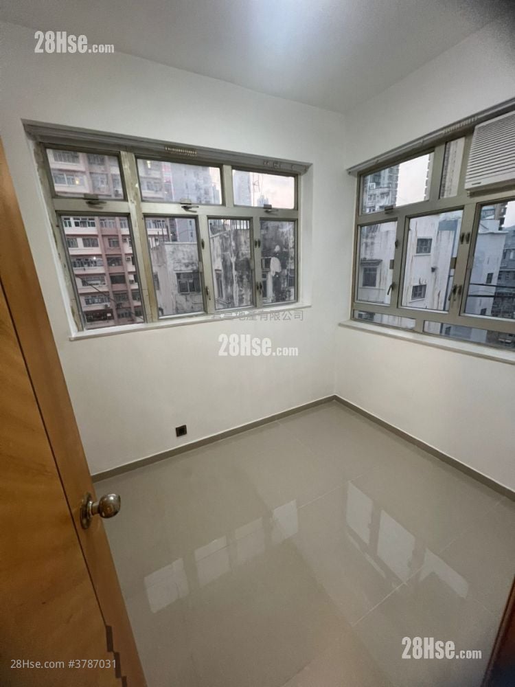 唐楼 售盘 2 房 , 1 浴室 329 平方尺