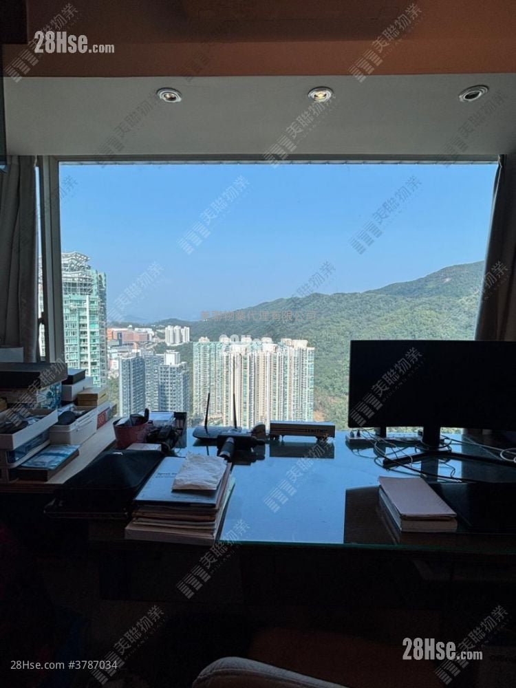 Le Prestige Sell 4 Bedrooms , 3 Bathrooms 976 ft²