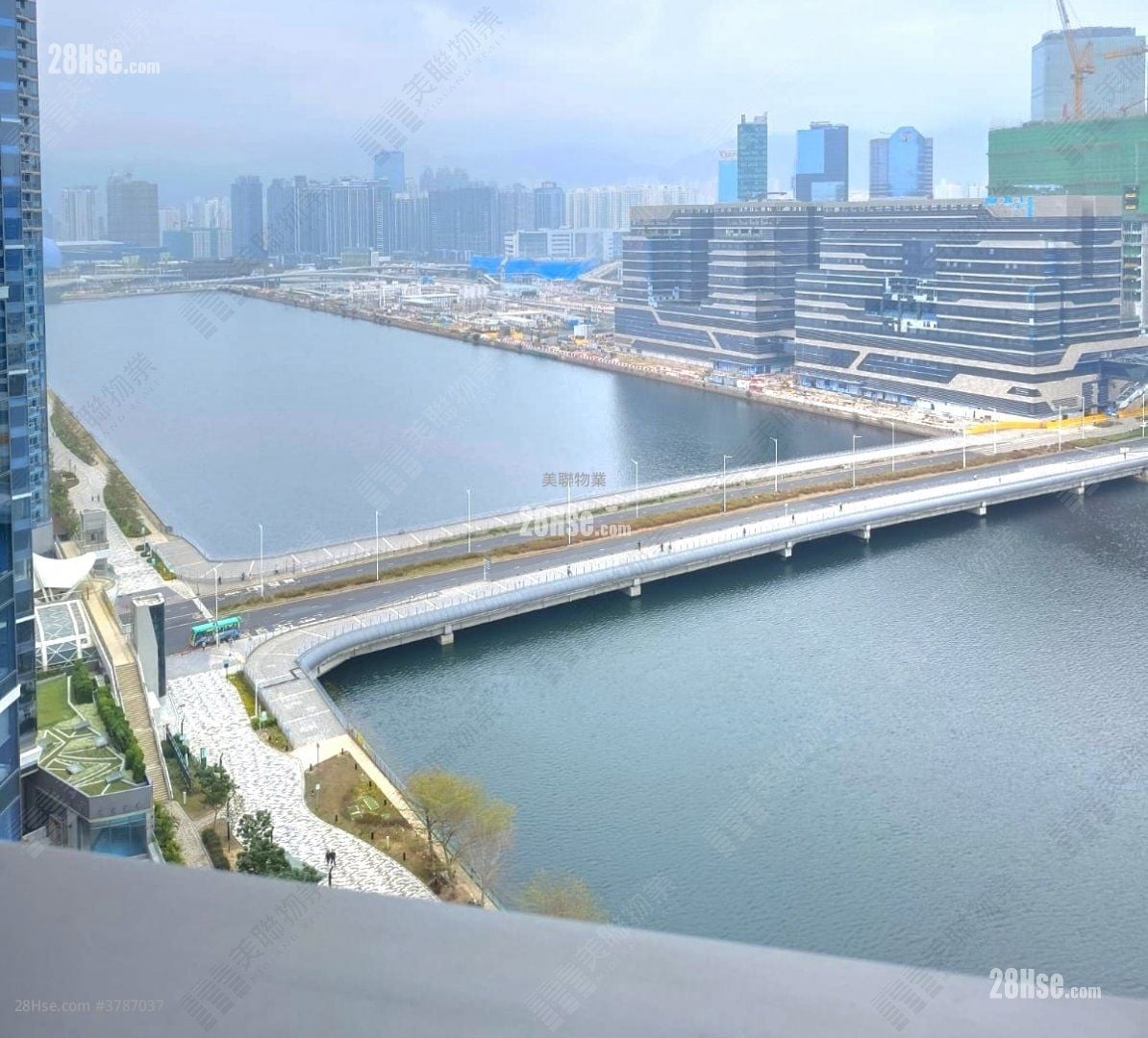 One Victoria Rental 2 Bedrooms 451 ft²