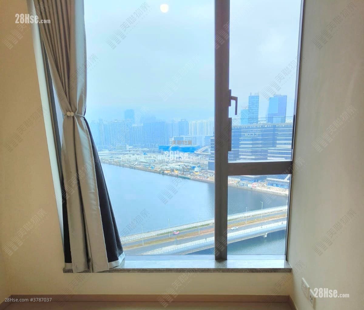 One Victoria Rental 2 Bedrooms 451 ft²