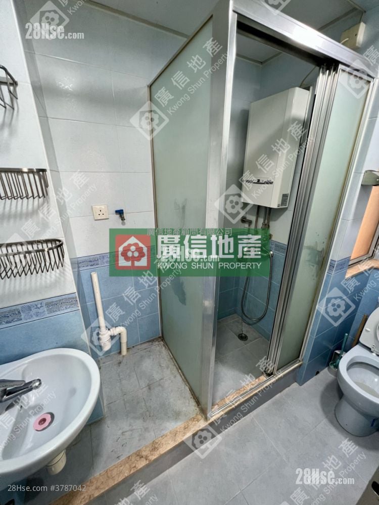 Hung Wai Building Rental 2 Bedrooms , 1 Bathroom 305 ft²