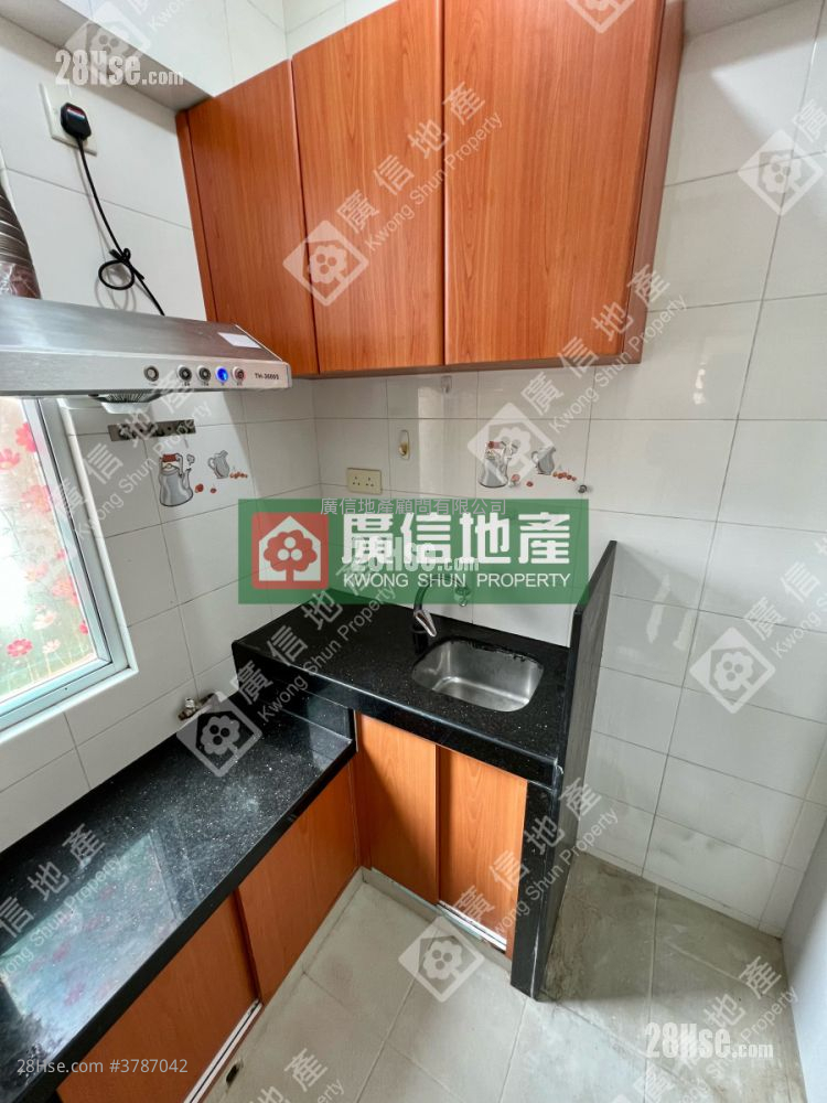Hung Wai Building Rental 2 Bedrooms , 1 Bathroom 305 ft²