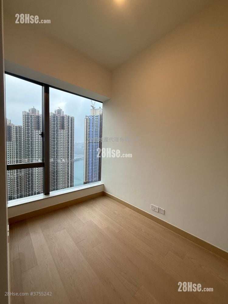 Seasons Place 售盘 2 房 , 1 浴室 447 平方尺