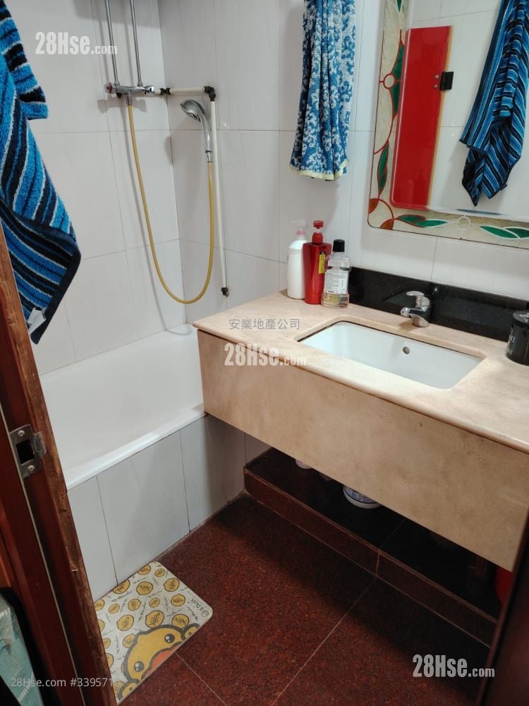 Yau Kwong Building Sell 3 Bedrooms 699 ft²