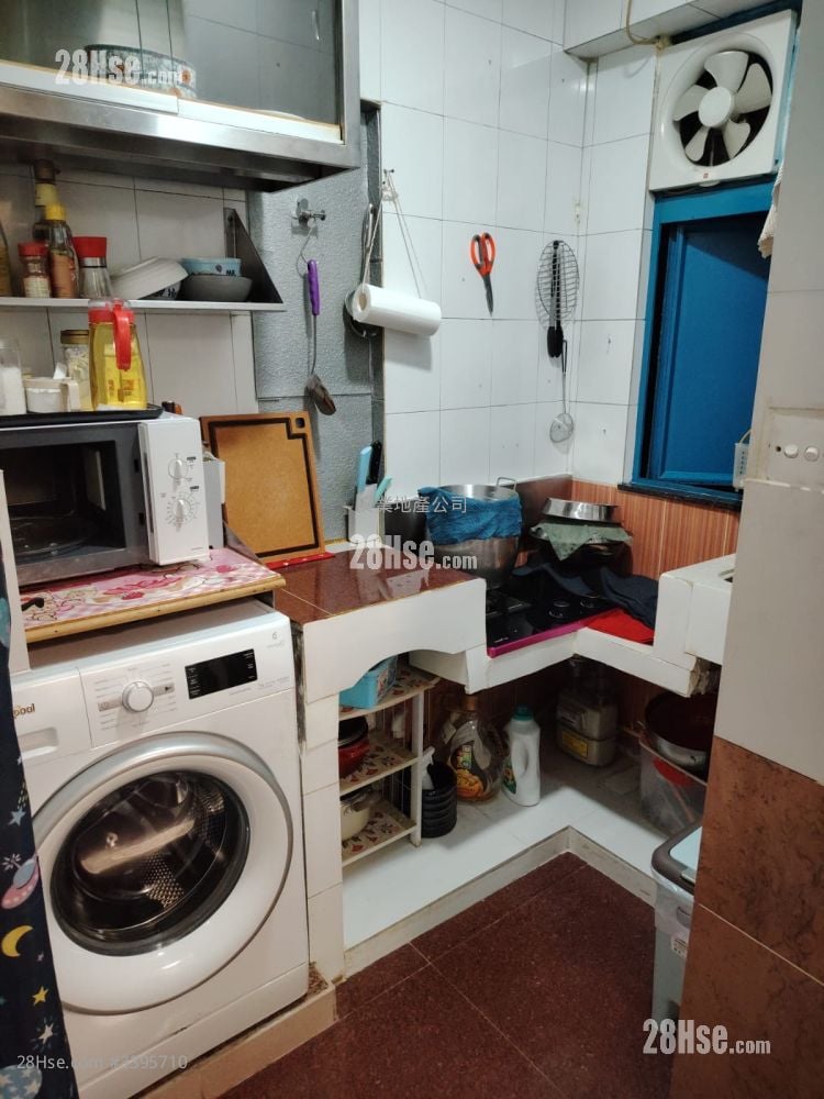 Yau Kwong Building Sell 3 Bedrooms 699 ft²