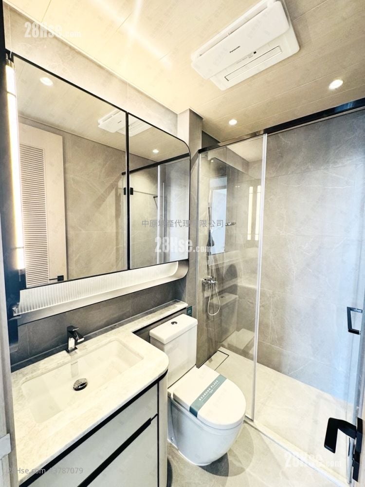 Seasons Place 售盘 2 房 , 1 浴室 447 平方尺