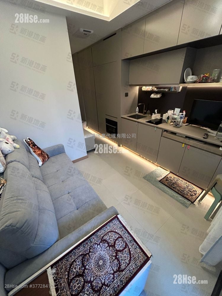 Baker Circle Greenwich Sell Studio , 1 Bathroom 215 ft²