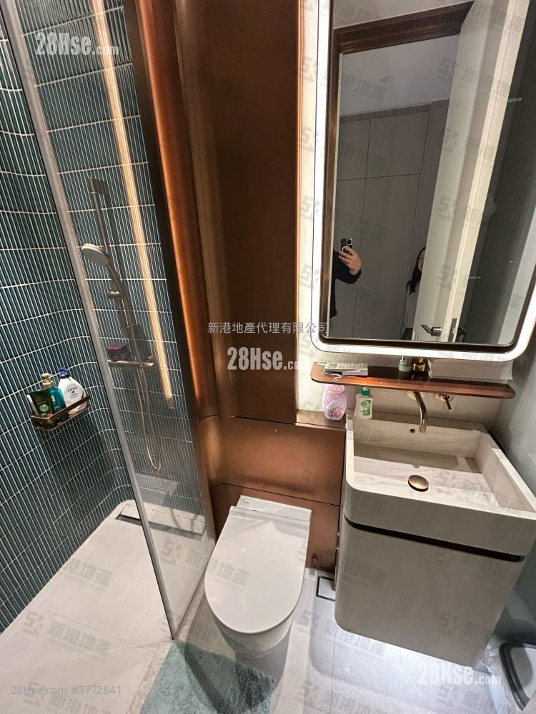 Baker Circle Greenwich Sell Studio , 1 Bathroom 215 ft²