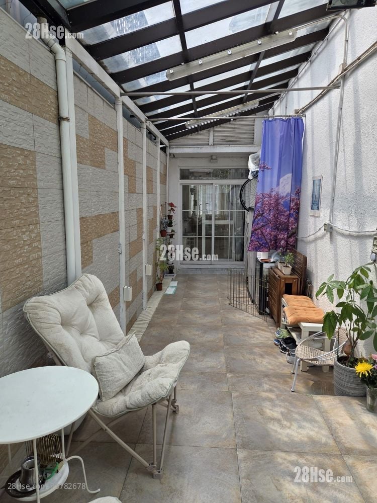 Maple Garden Sell 4 Bedrooms , 2 Bathrooms 695 ft²