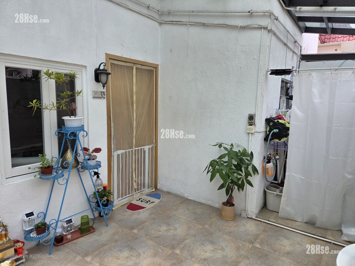 Maple Garden Sell 4 Bedrooms , 2 Bathrooms 695 ft²