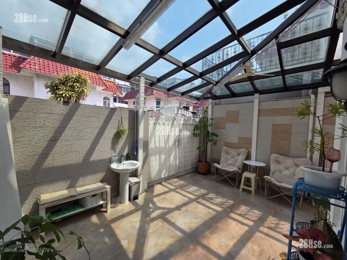 Maple Garden Sell 4 Bedrooms , 2 Bathrooms 695 ft²