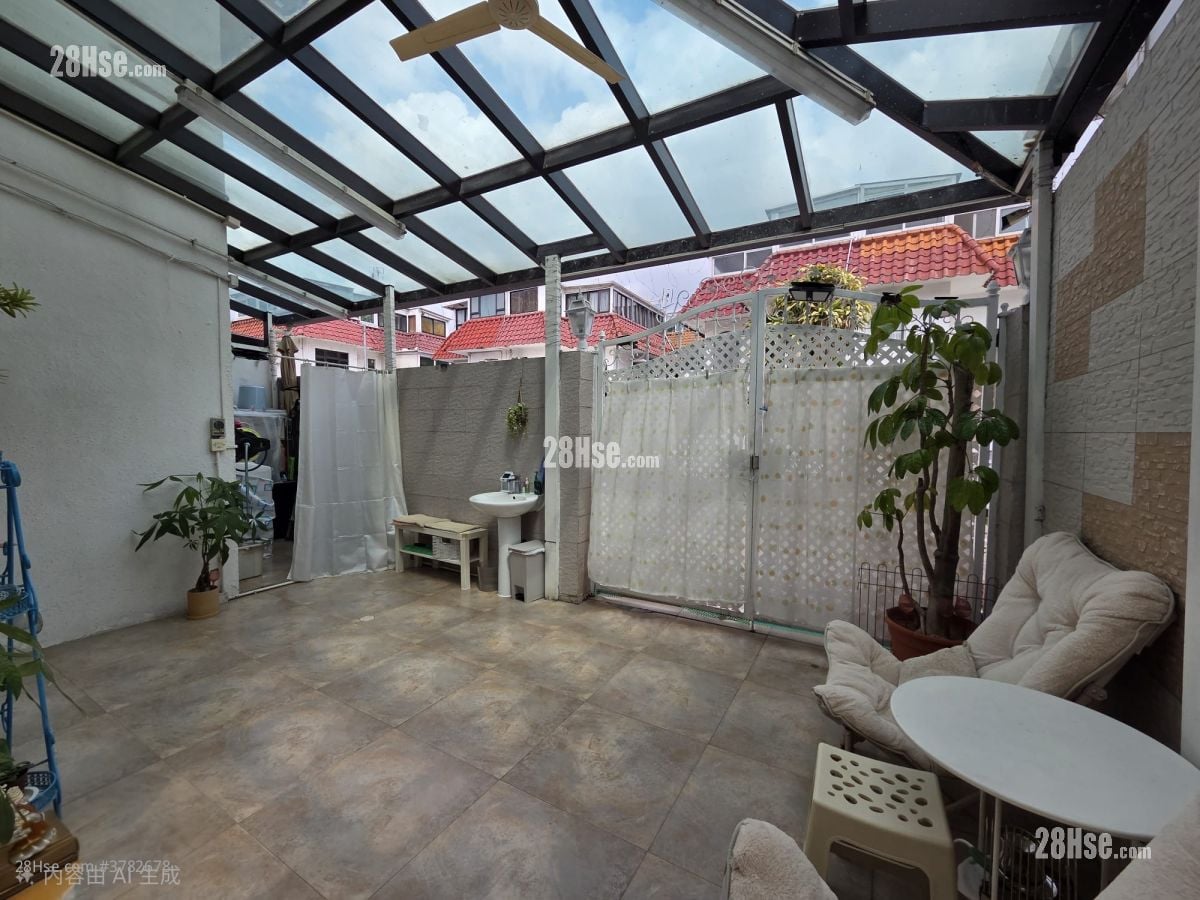 Maple Garden Sell 4 Bedrooms , 2 Bathrooms 695 ft²