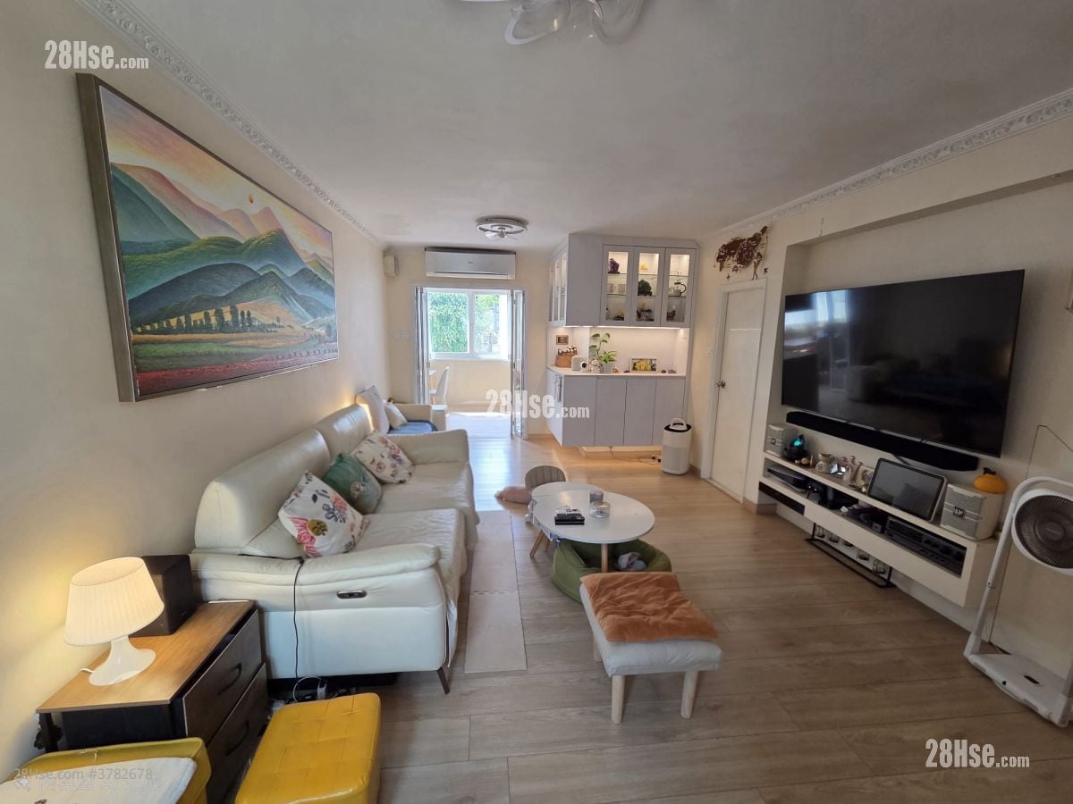 Maple Garden Sell 4 Bedrooms , 2 Bathrooms 695 ft²