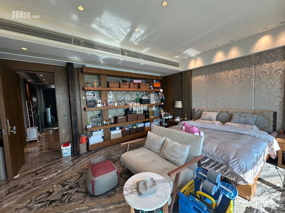 主人房: 星岸 售盘 4,155 平方尺