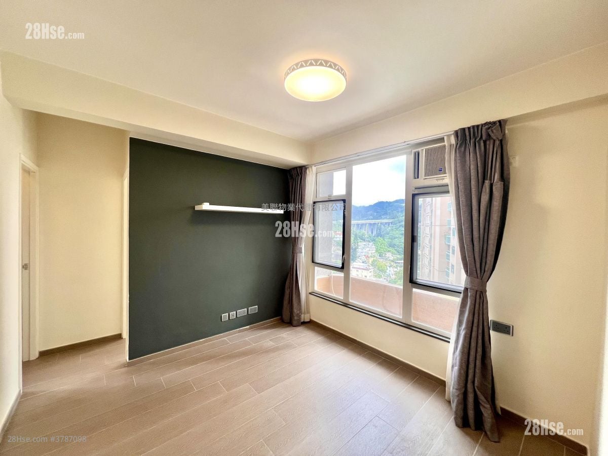 living room: Hong Kong Garden Sell 2 Bedrooms , 1 Bathroom 358 ft²