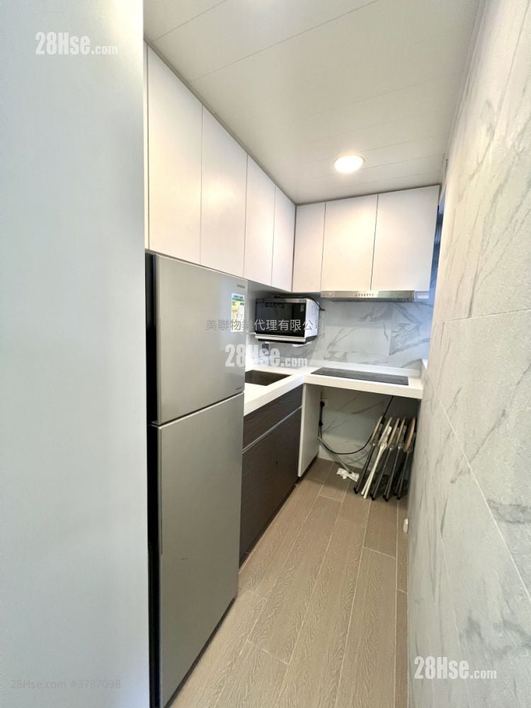 kitchen: Hong Kong Garden Sell 2 Bedrooms , 1 Bathroom 358 ft²