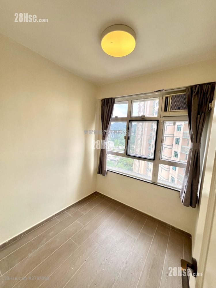 bedroom 1: Hong Kong Garden Sell 2 Bedrooms , 1 Bathroom 358 ft²