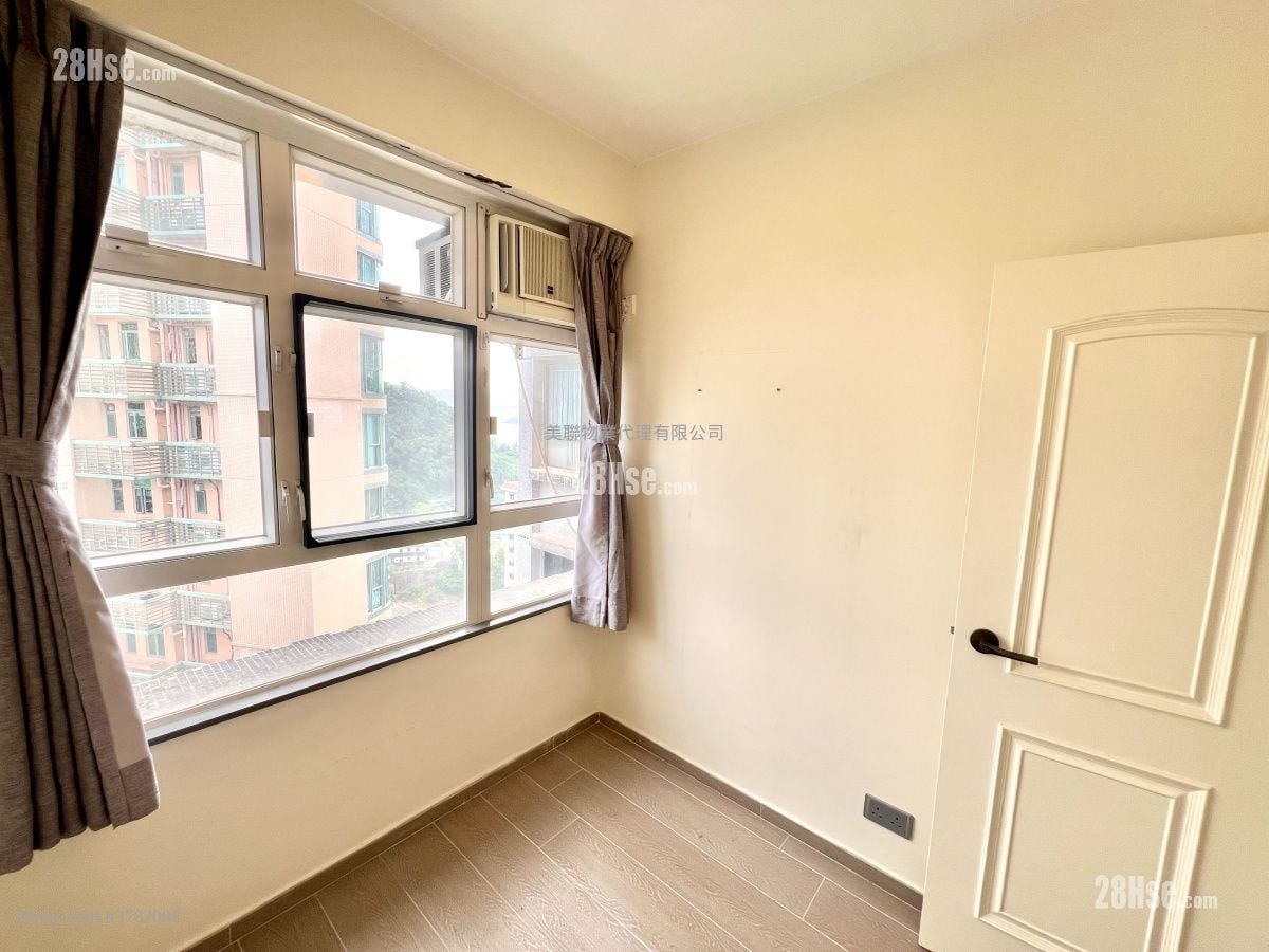 bedroom 1: Hong Kong Garden Sell 2 Bedrooms , 1 Bathroom 358 ft²