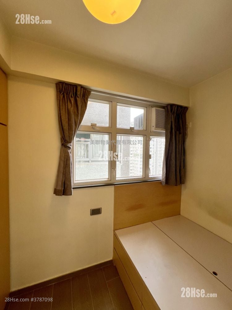 bedroom 2: Hong Kong Garden Sell 2 Bedrooms , 1 Bathroom 358 ft²