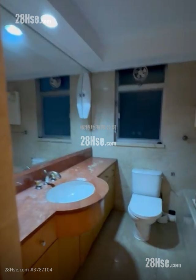 The Waterfront Rental 3 Bedrooms , 3 Bathrooms 934 ft²