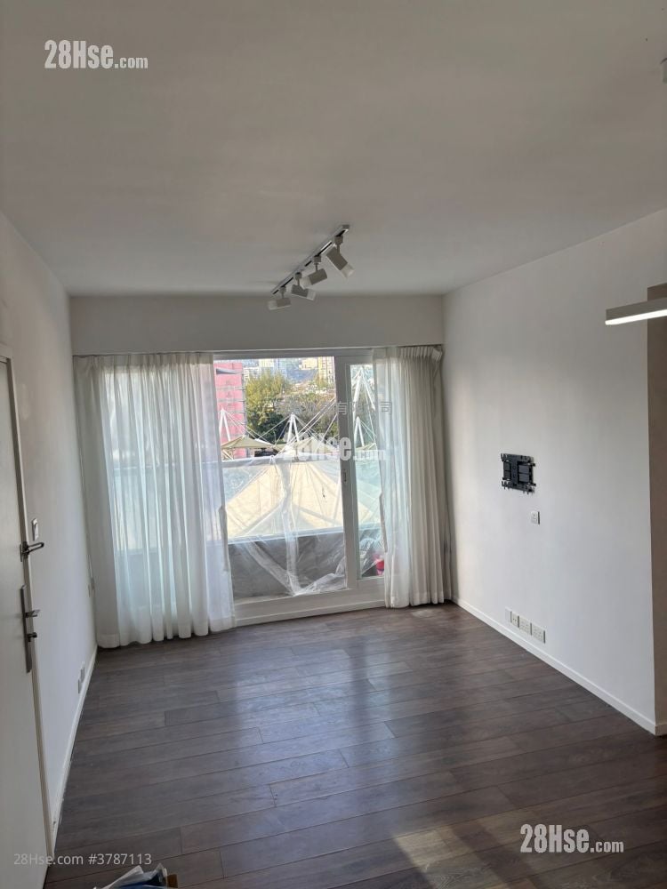 Springfield Court Sell 3 Bedrooms , 2 Bathrooms 647 ft²