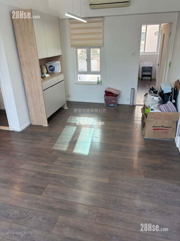 Springfield Court Sell 3 Bedrooms , 2 Bathrooms 647 ft²