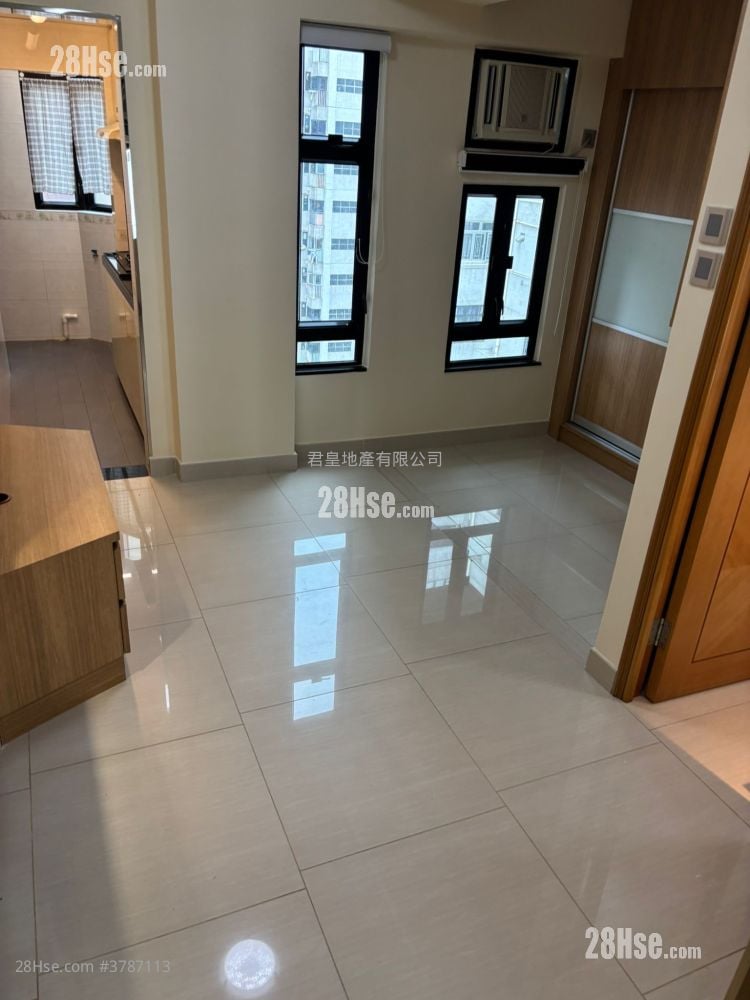 Springfield Court Sell 3 Bedrooms , 2 Bathrooms 647 ft²