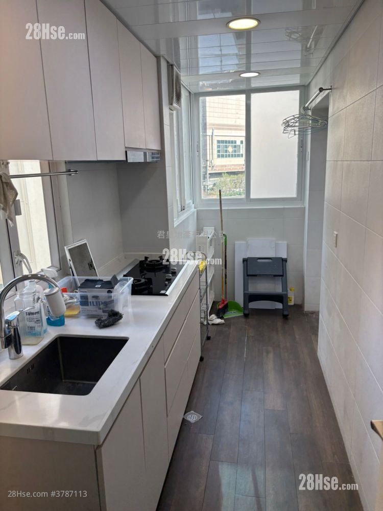 Springfield Court Sell 3 Bedrooms , 2 Bathrooms 647 ft²