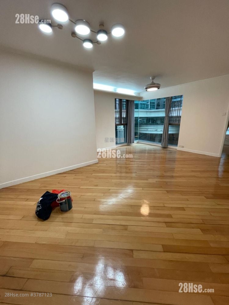 海逸豪园 售盘 2 房 , 1 浴室 744 平方尺