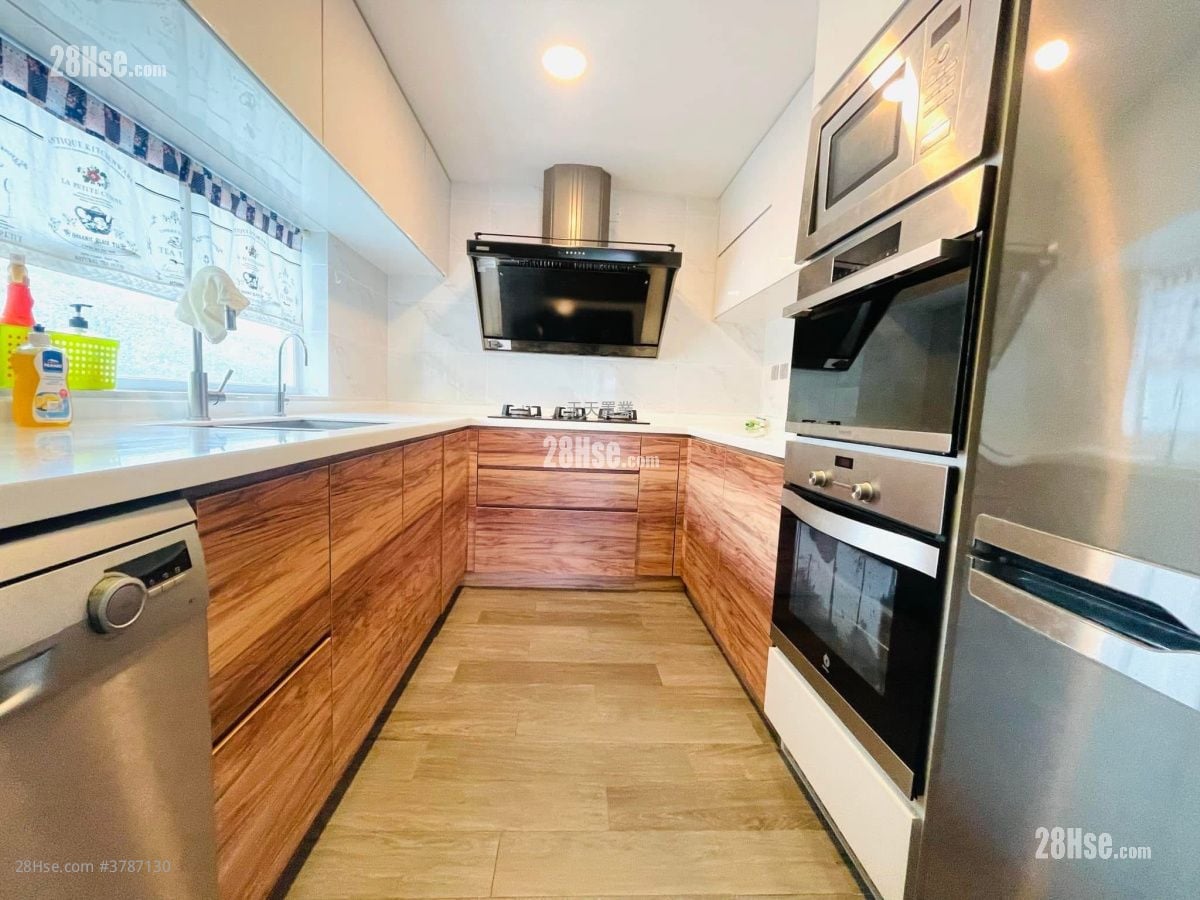 村屋 售盘 4 房 , 3 浴室 1,400 平方尺