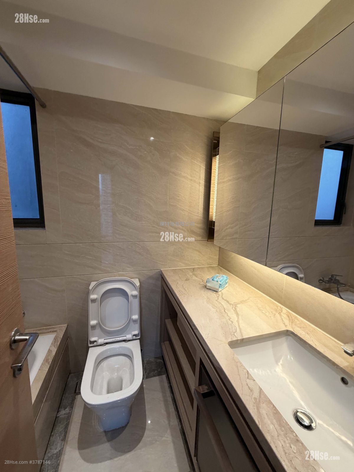 天寰 租盘 3 房 , 2 浴室 640 平方尺