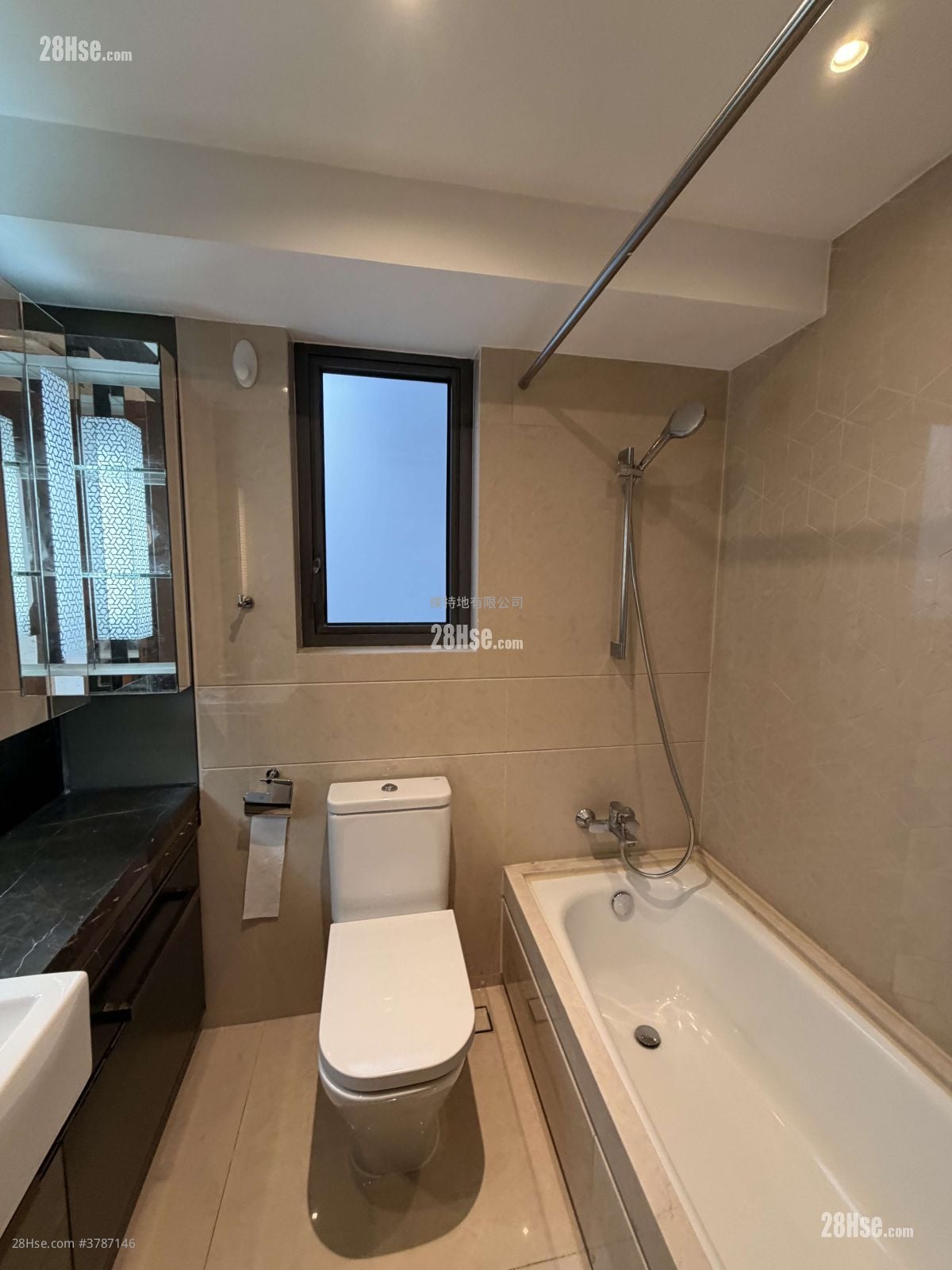 天寰 租盘 3 房 , 2 浴室 640 平方尺