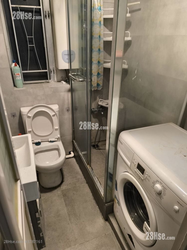 Windsor Mansion Rental 3 Bedrooms , 2 Bathrooms 650 ft²