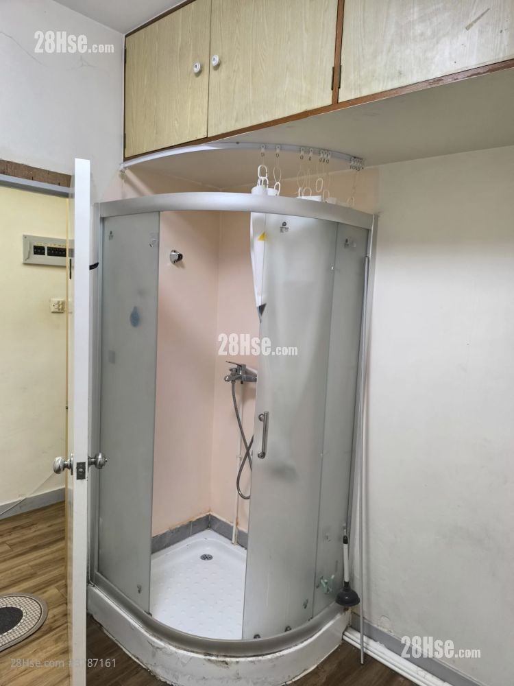 Windsor Mansion Rental 3 Bedrooms , 2 Bathrooms 650 ft²