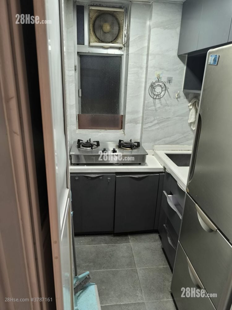 Windsor Mansion Rental 3 Bedrooms , 2 Bathrooms 650 ft²